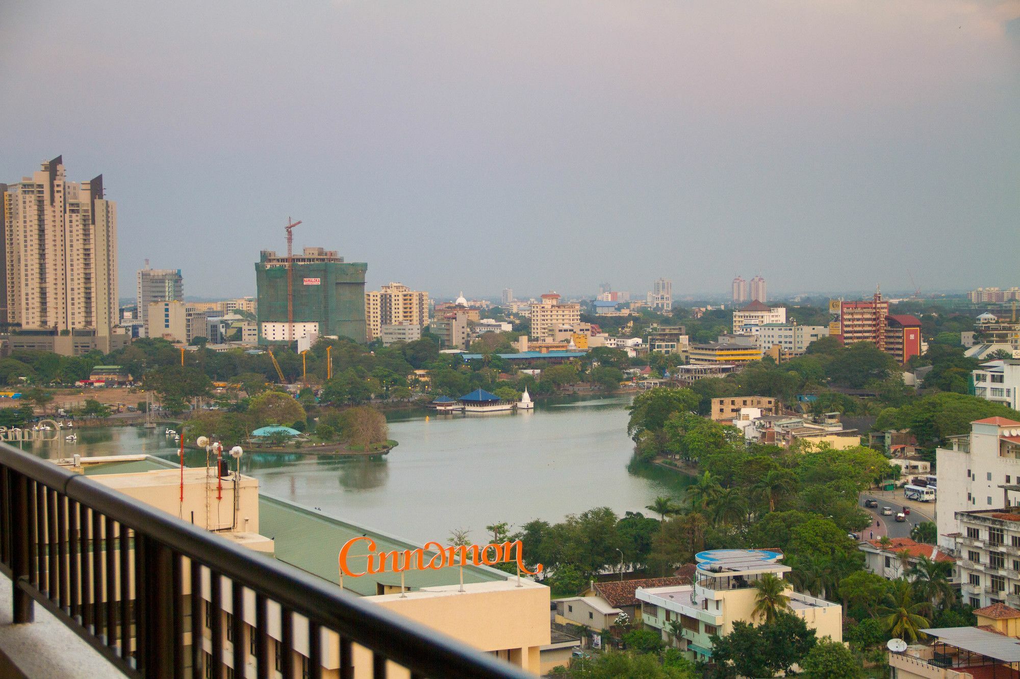 Crescat Residencies Apartment Colombo Exterior photo