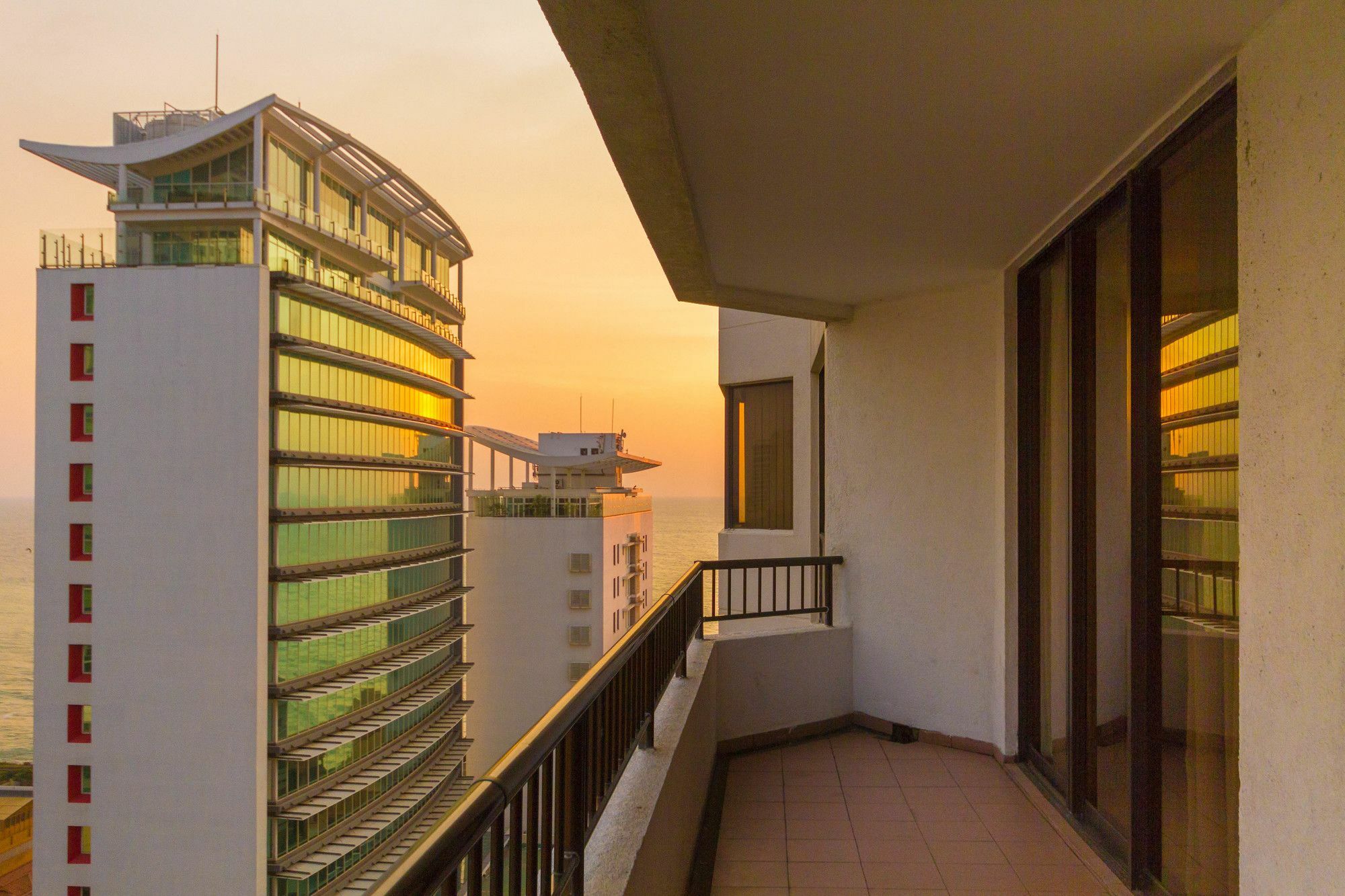 Crescat Residencies Apartment Colombo Exterior photo