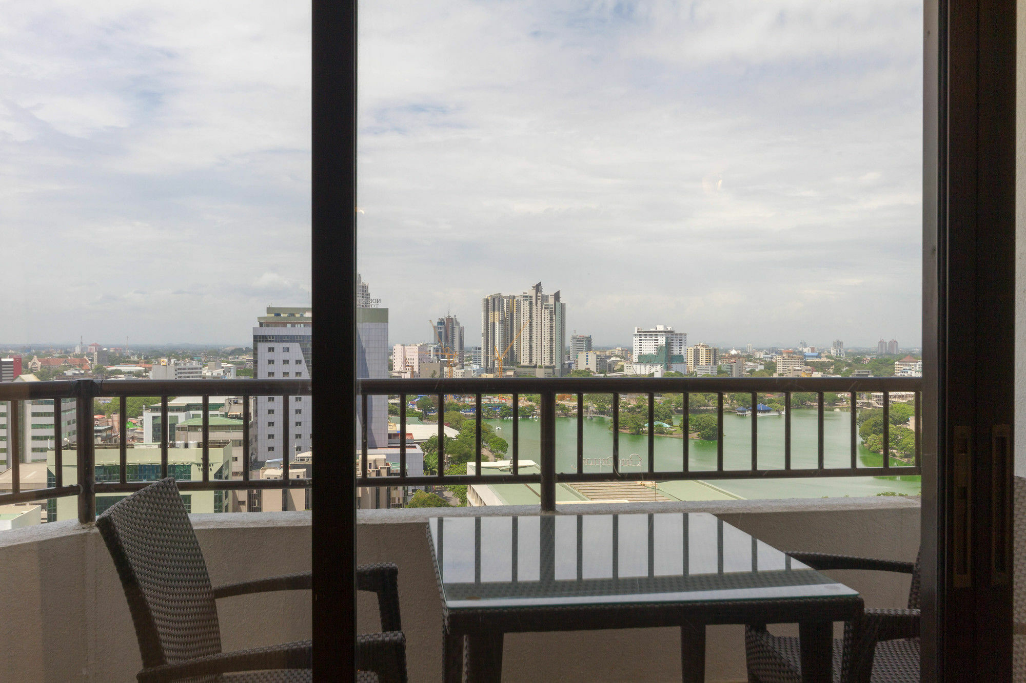 Crescat Residencies Apartment Colombo Exterior photo